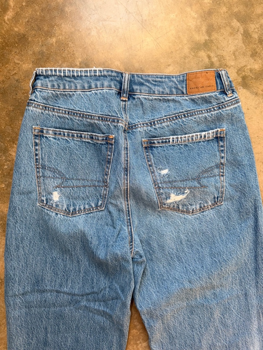 American Eagle Mom Straight Jean - Size 6 Short - Picture 5 of 9